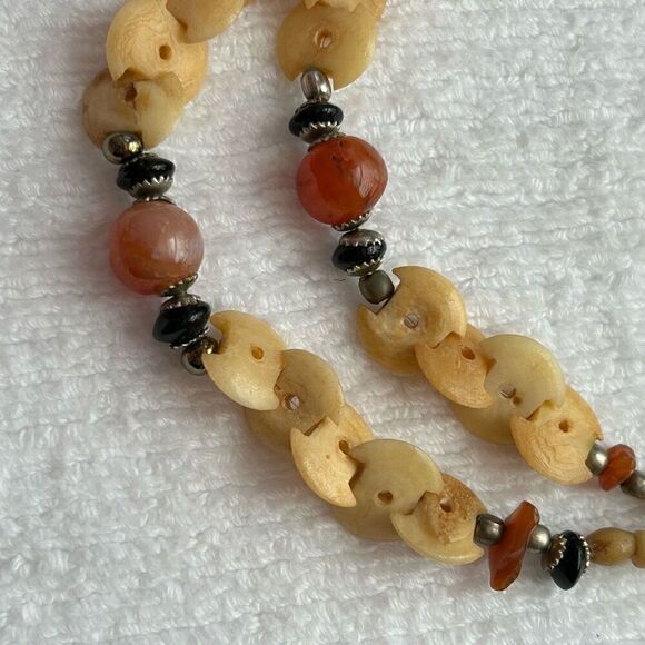 Vintage Carved Bone and Carnelian Agate Necklace Silver Tone 17” Amazing Detail - Picture 8 of 11